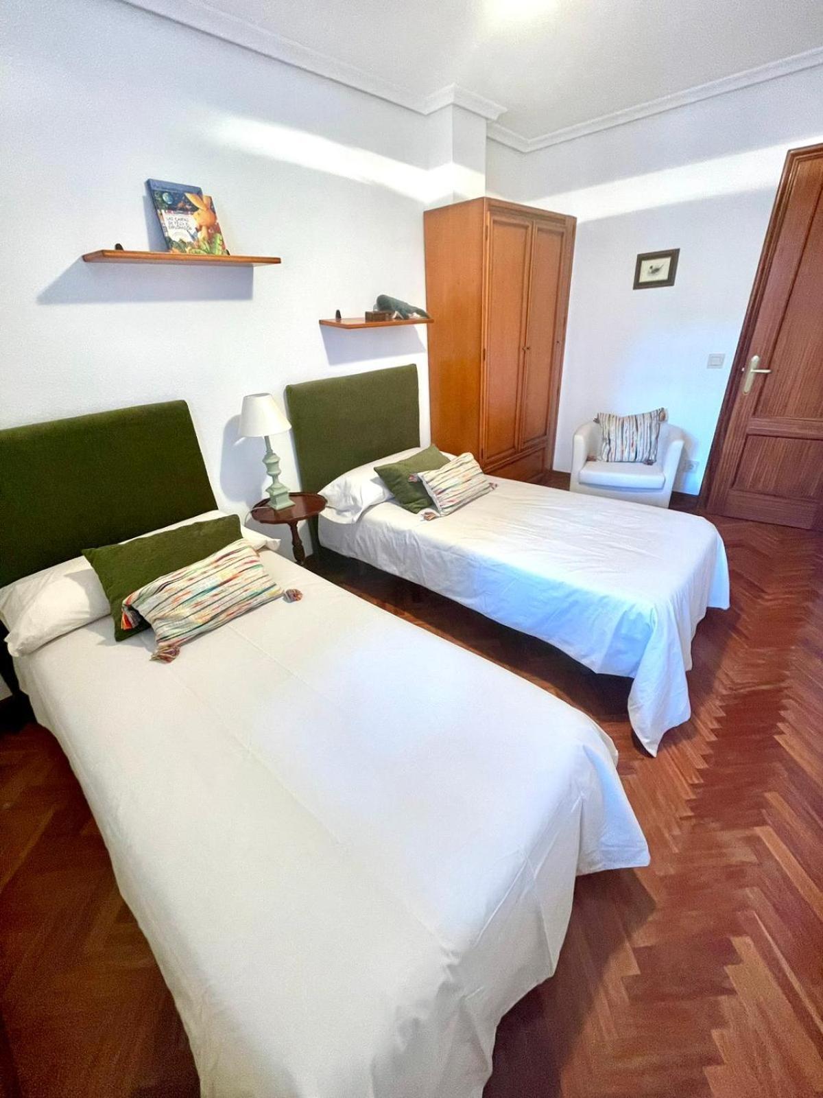 El Piso De Sabina Apartment Santander Bagian luar foto